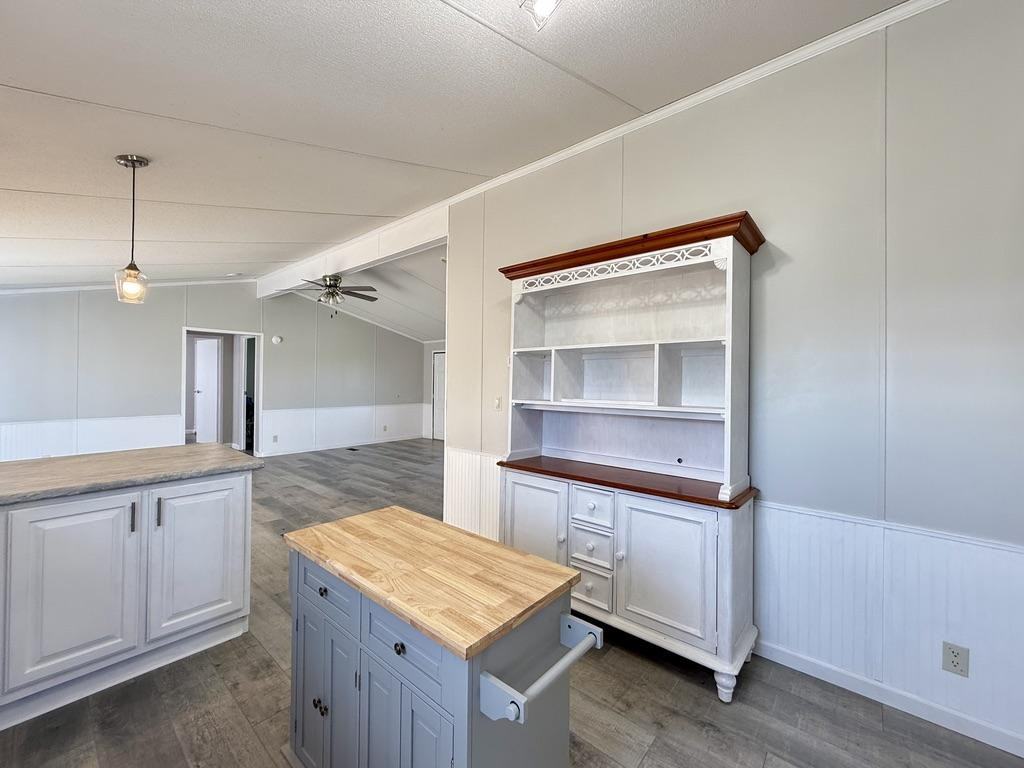 560 Jimmy Johnston Rd - Photo 4 of 24