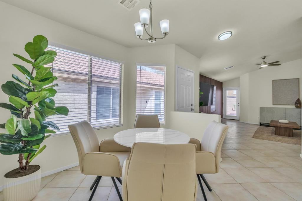 11076 Zampino St - Photo 3 of 34