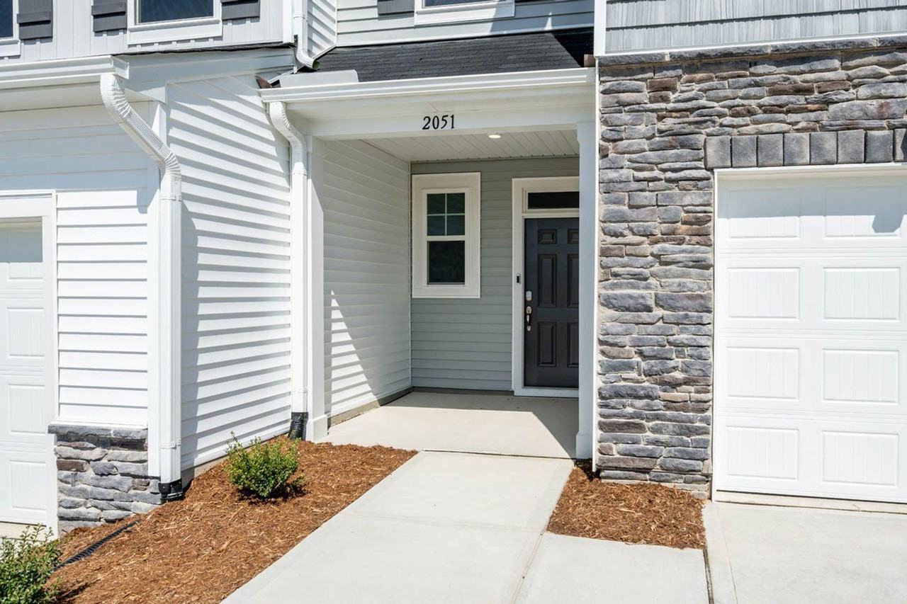 2051 Caen St - Photo 3 of 45