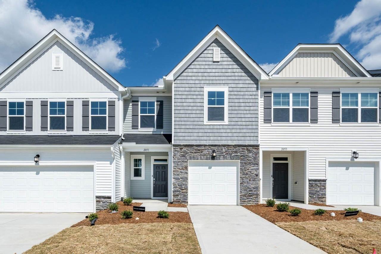 2051 Caen St - Photo 4 of 45