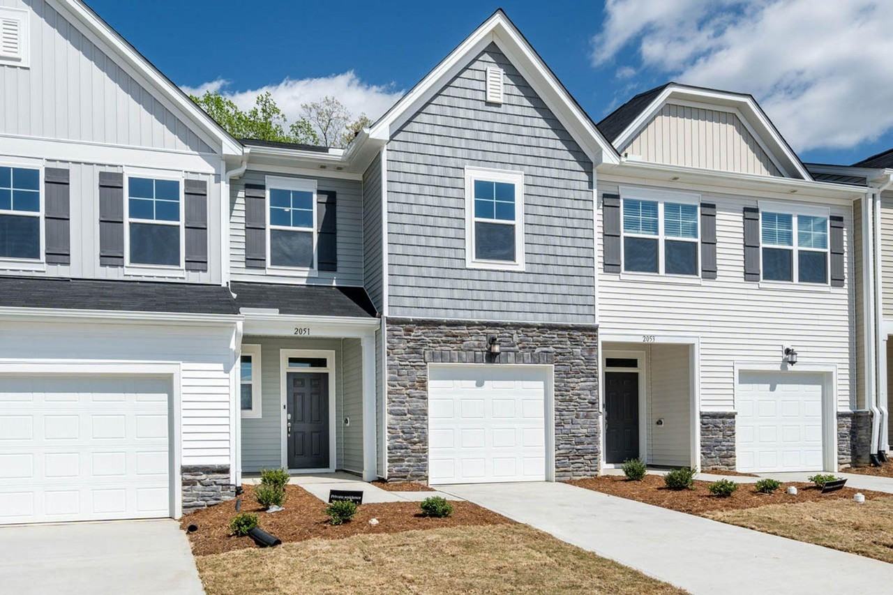 2051 Caen St - Photo 5 of 45