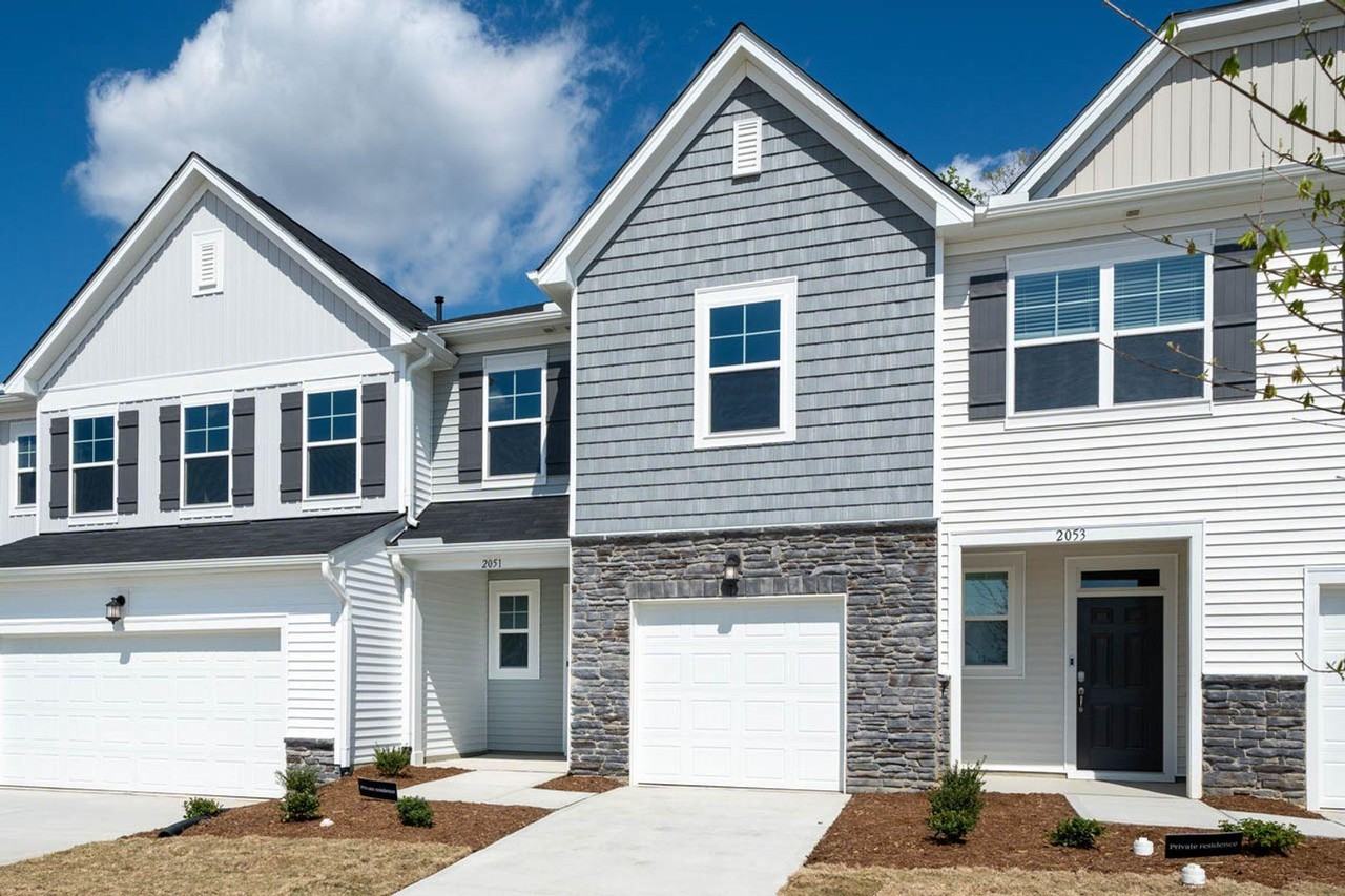 2051 Caen St - Photo 6 of 45