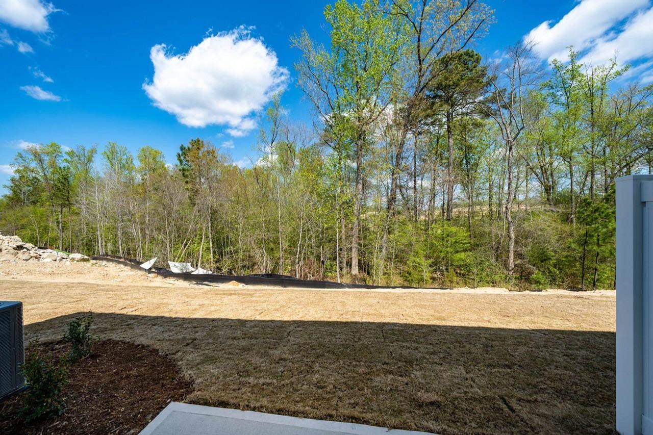 2051 Caen St - Photo 7 of 45