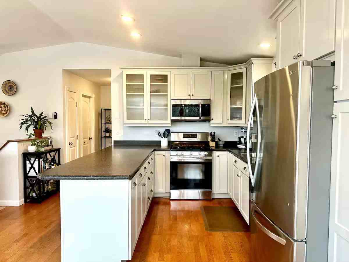 212 Lee Dr - Photo 3 of 18