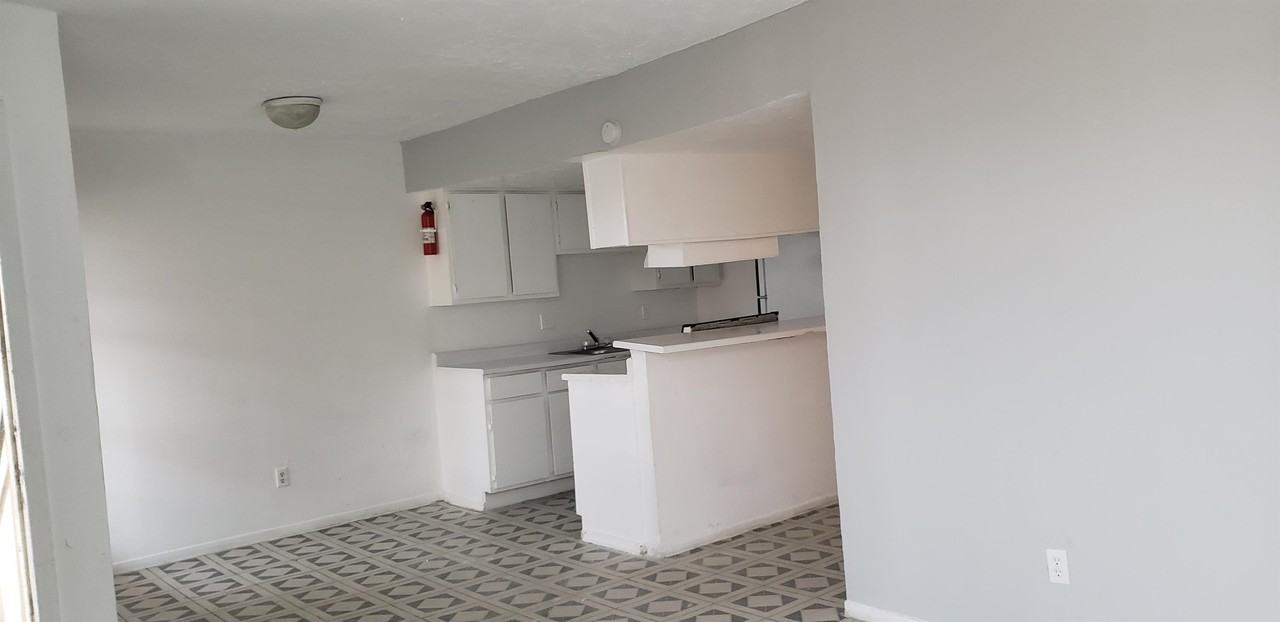 8445 Winkler Dr - Photo 4 of 4