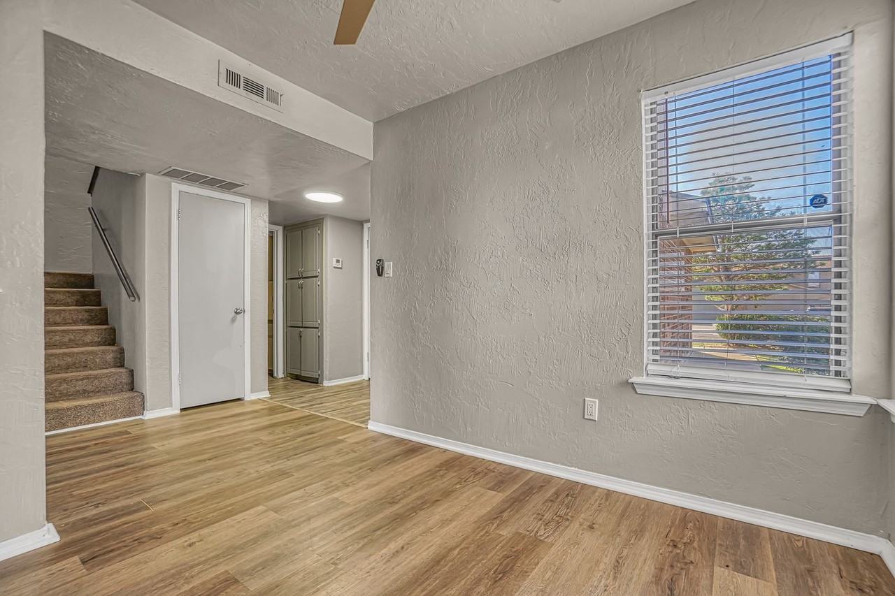 4021 Nw Ozmun Ave Apt B #4021B - Photo 3 of 21