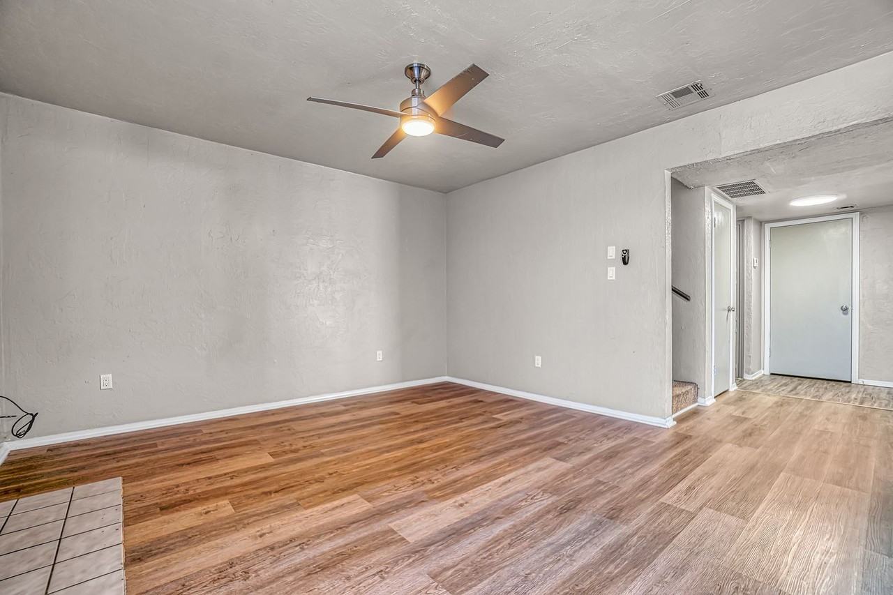 4021 Nw Ozmun Ave Apt B #4021B - Photo 4 of 21