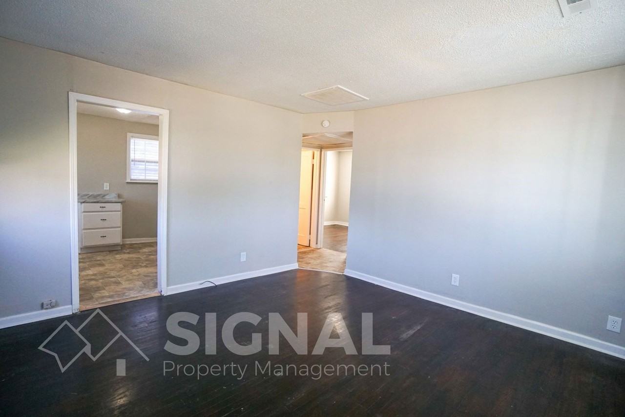 581 Seminole Cir - Photo 3 of 14