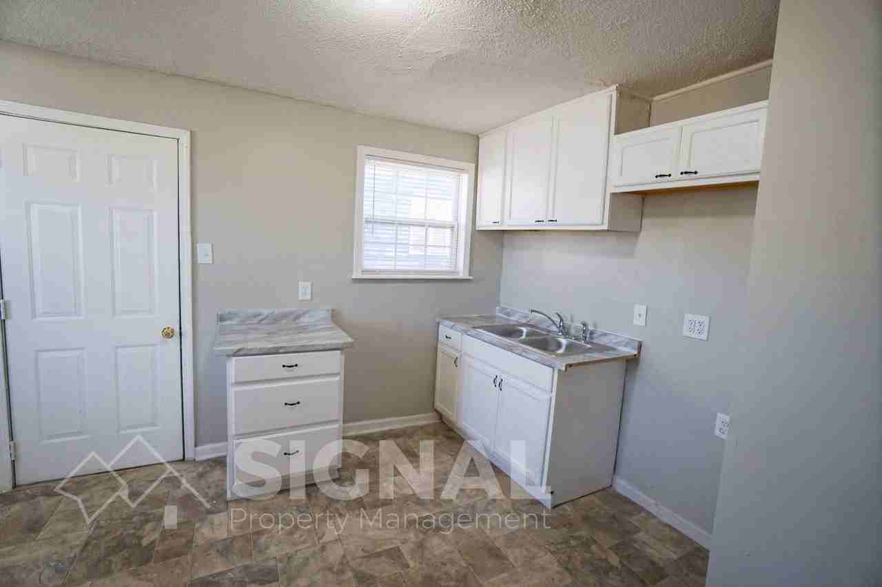 581 Seminole Cir - Photo 5 of 14