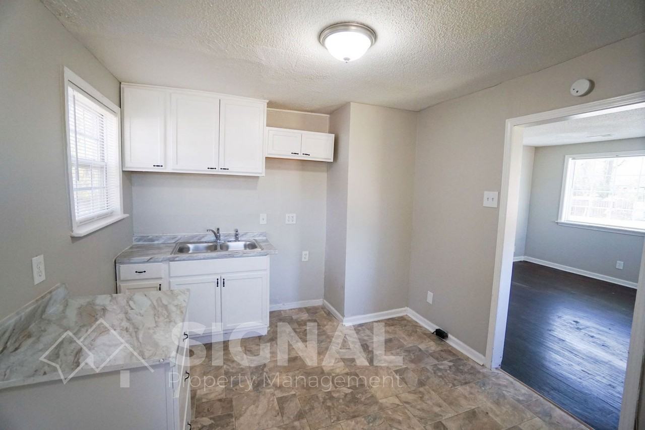 581 Seminole Cir - Photo 4 of 14