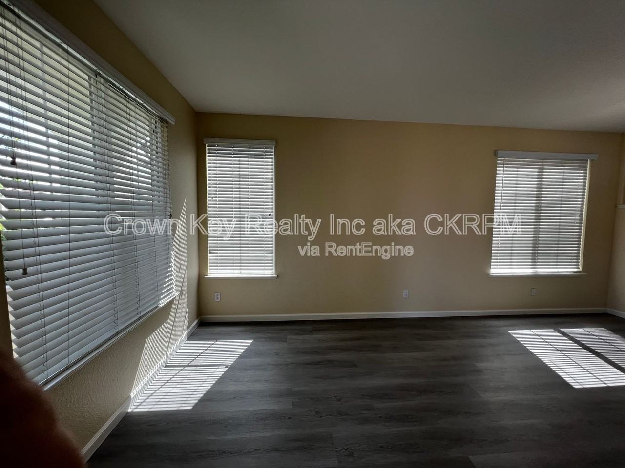 1140 Dominique Dr - Photo 2 of 33