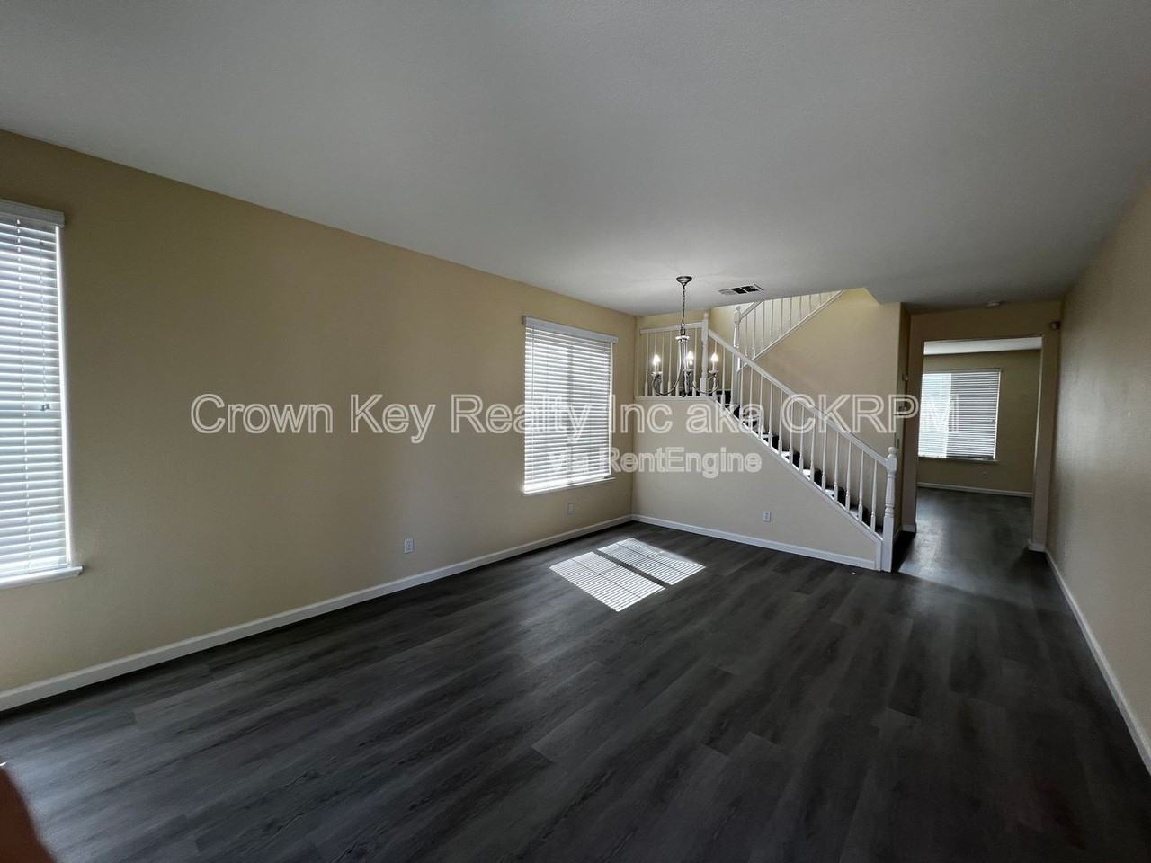 1140 Dominique Dr - Photo 3 of 33