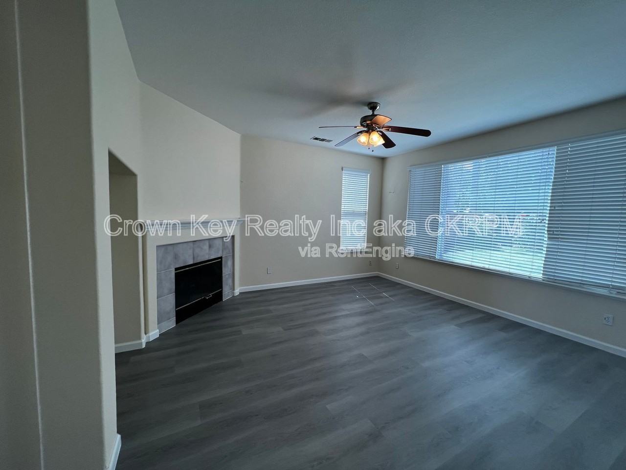 1140 Dominique Dr - Photo 4 of 33