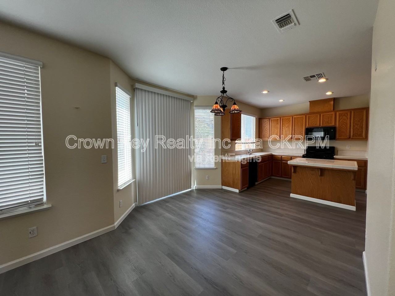 1140 Dominique Dr - Photo 5 of 33