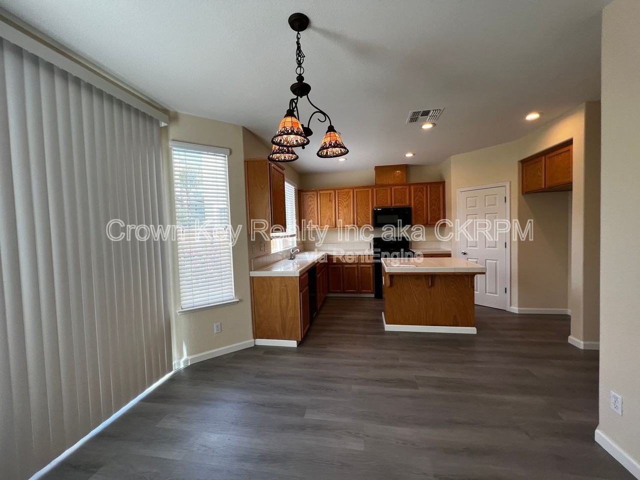 1140 Dominique Dr - Photo 6 of 33