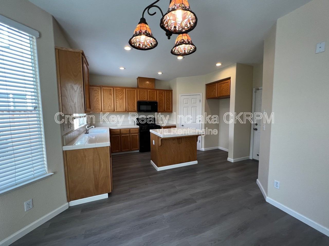 1140 Dominique Dr - Photo 7 of 33