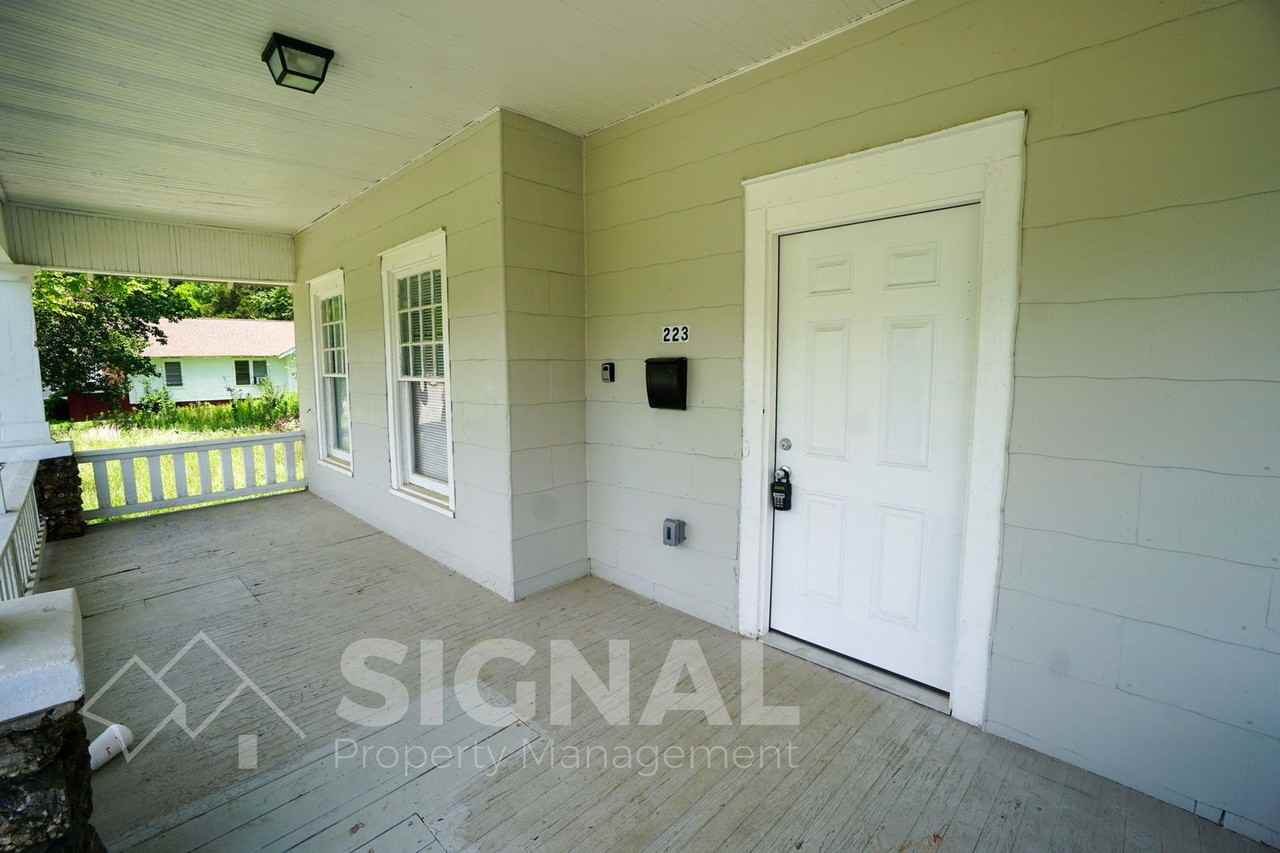223 47th Pl N - Photo 2 of 25