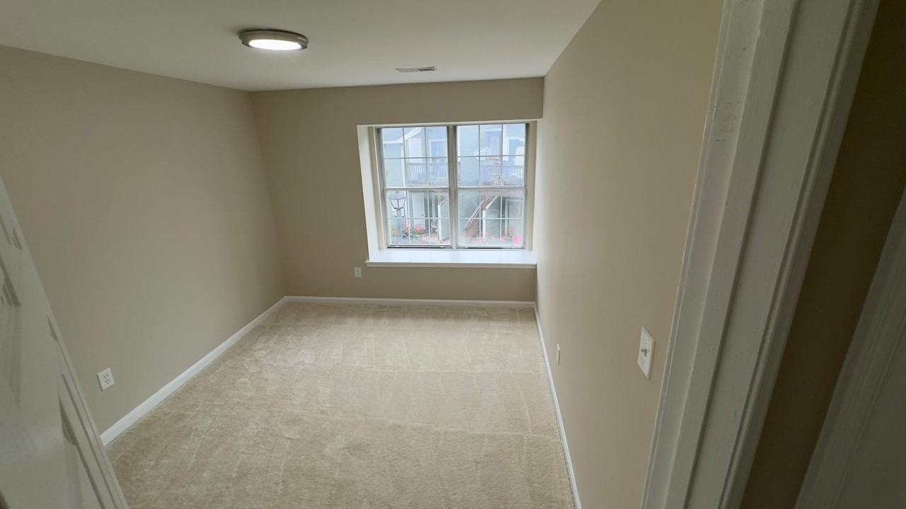 8623 Beekman Pl #23D - Photo 5 of 10