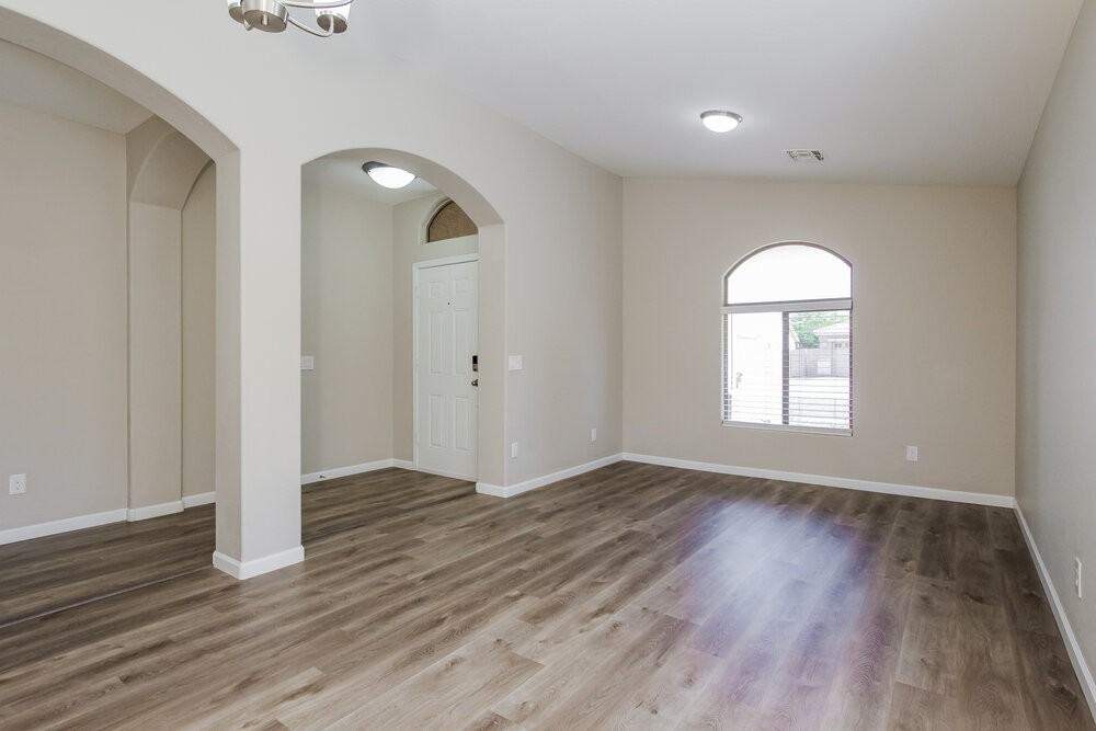 15072 W Melvin St - Photo 4 of 16
