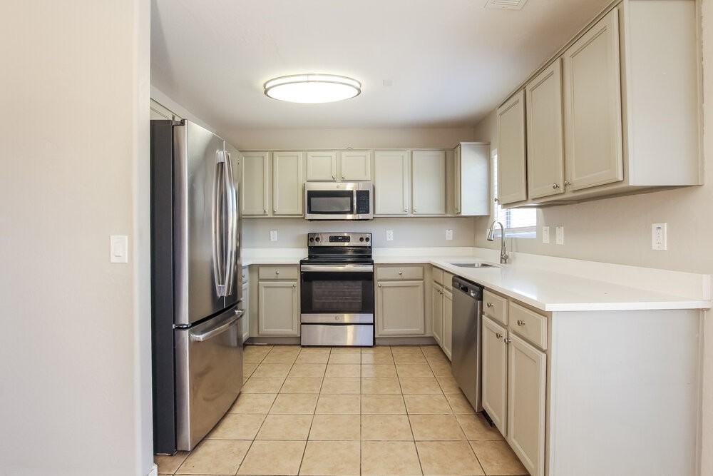 8961 S 253rd Ave - Photo 6 of 17