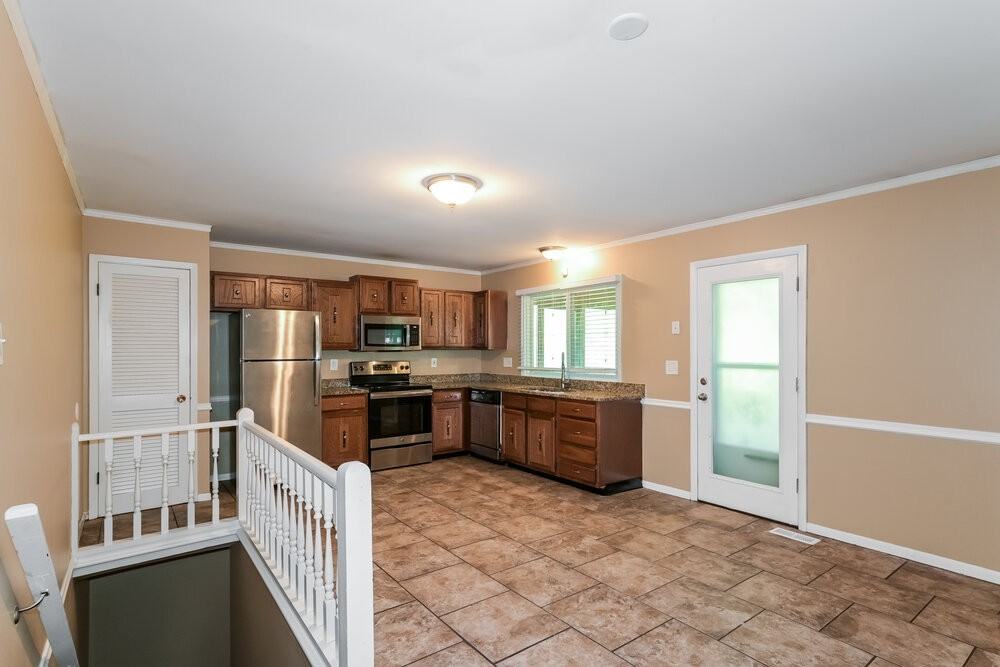 174 Birchleaf Dr - Photo 7 of 17