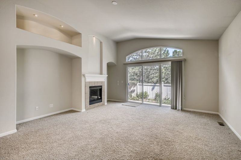 1668 Metropolitan Dr - Photo 5 of 22