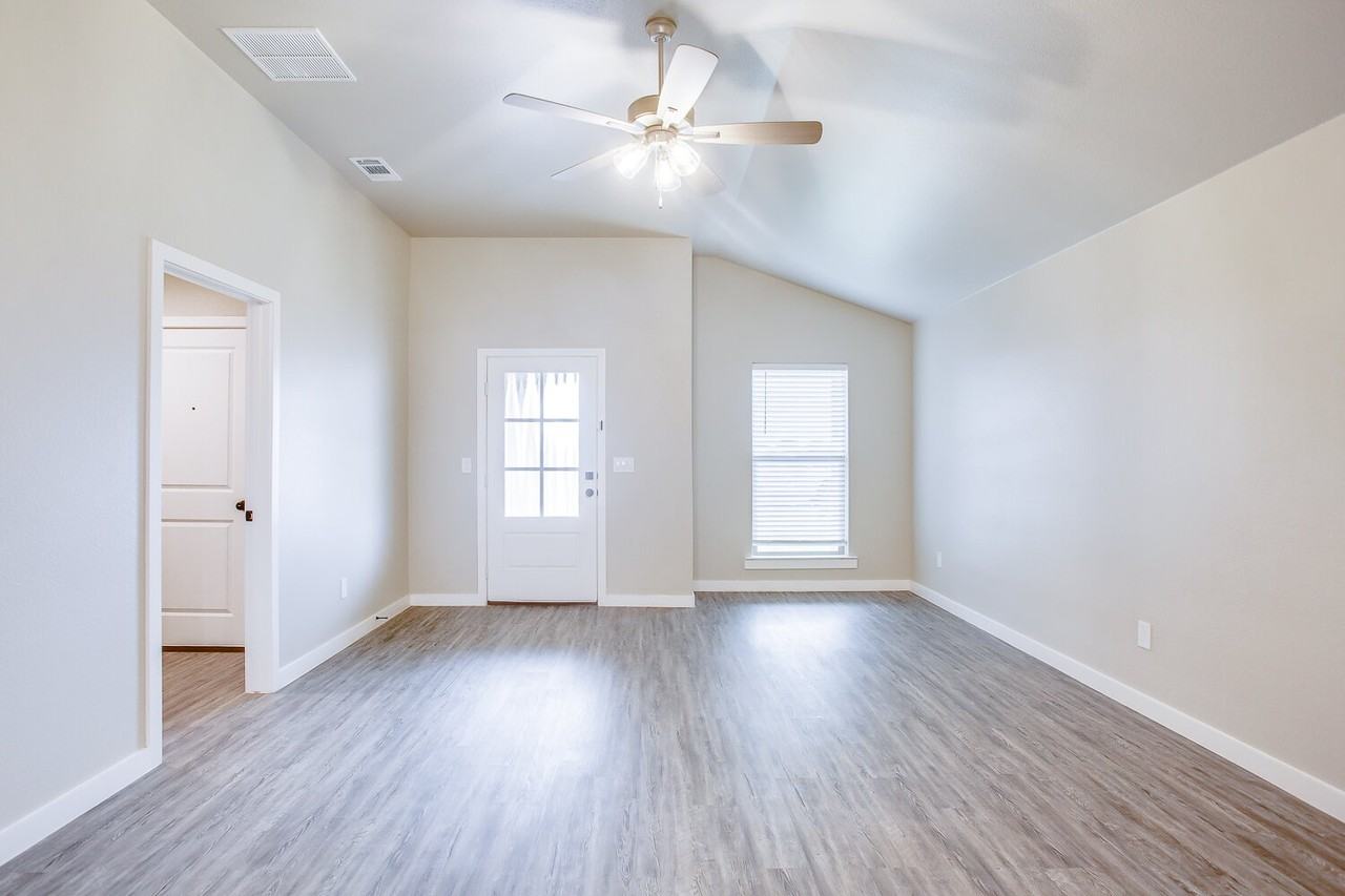 1917 133rd St - Photo 3 of 18