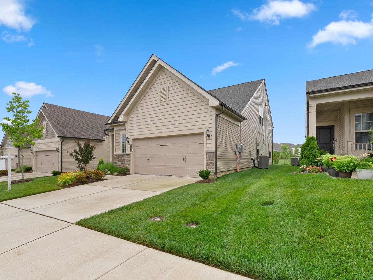 6248 Zinnia Ln - Photo 2 of 34