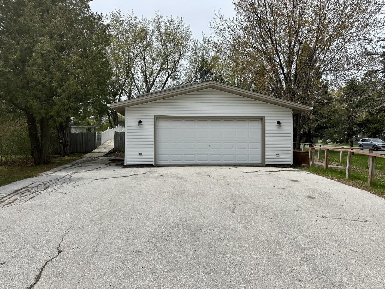 2731 Triggs Ave - Photo 2 of 17