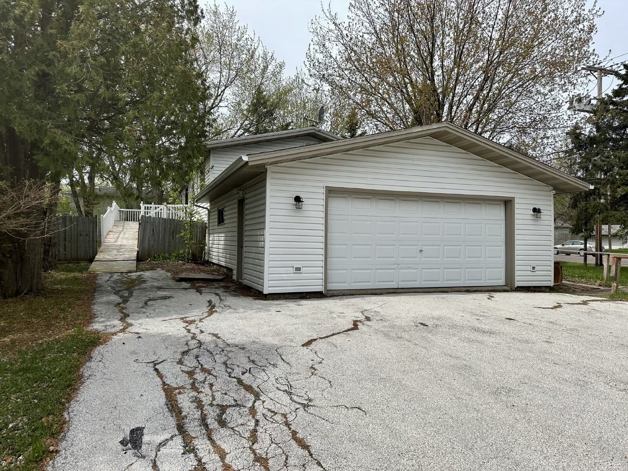 2731 Triggs Ave - Photo 3 of 17