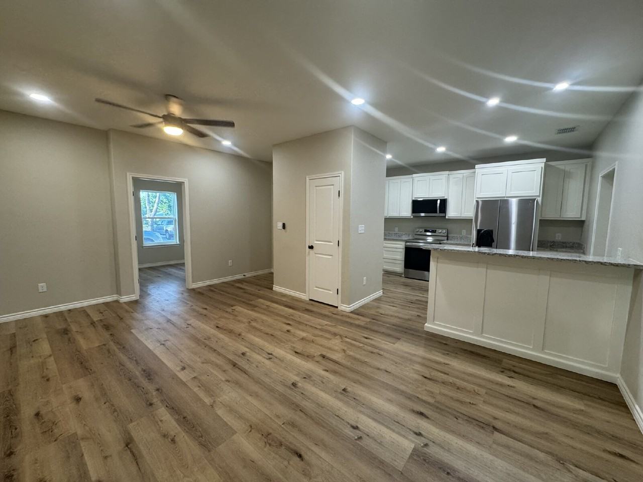 1431 W Ash St #101 - Photo 3 of 18