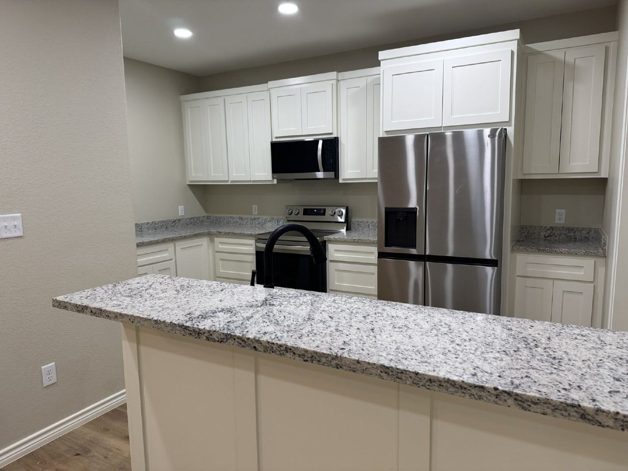 1431 W Ash St #101 - Photo 5 of 18