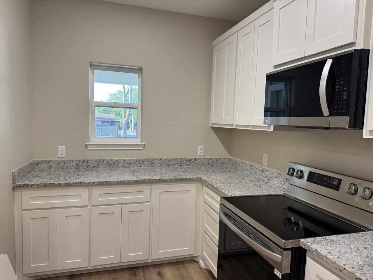 1431 W Ash St #101 - Photo 6 of 18