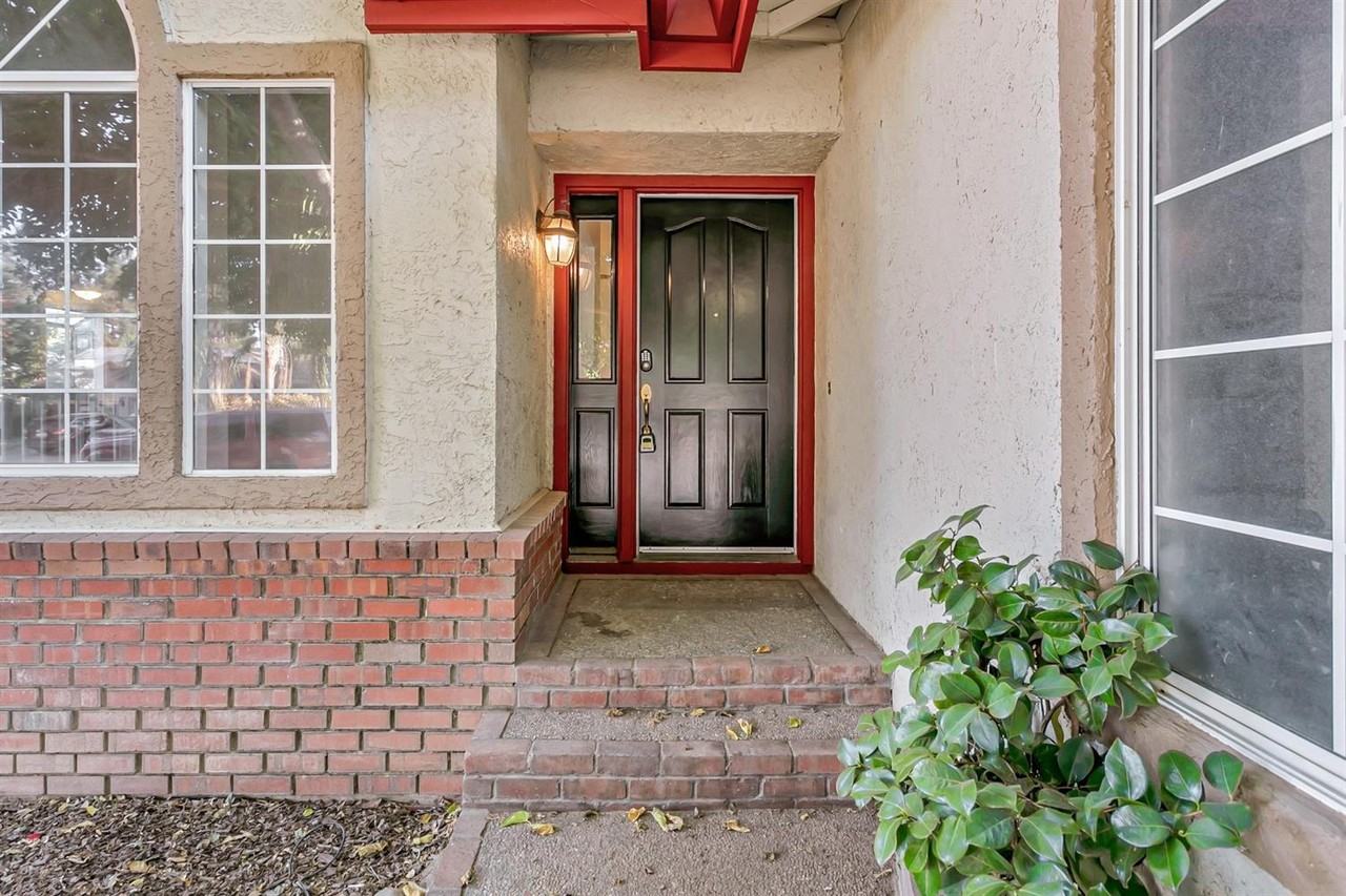 318 Village Cir - Photo 3 of 35