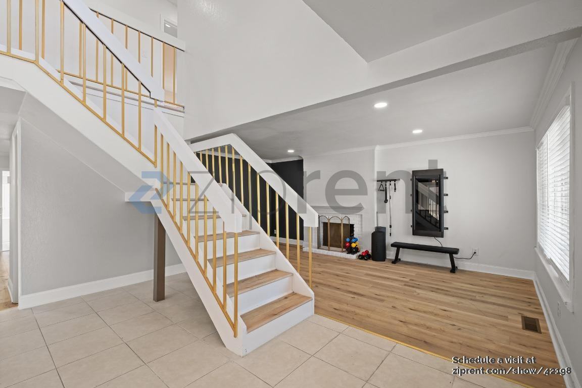 4574 Ellen Way - Photo 7 of 46