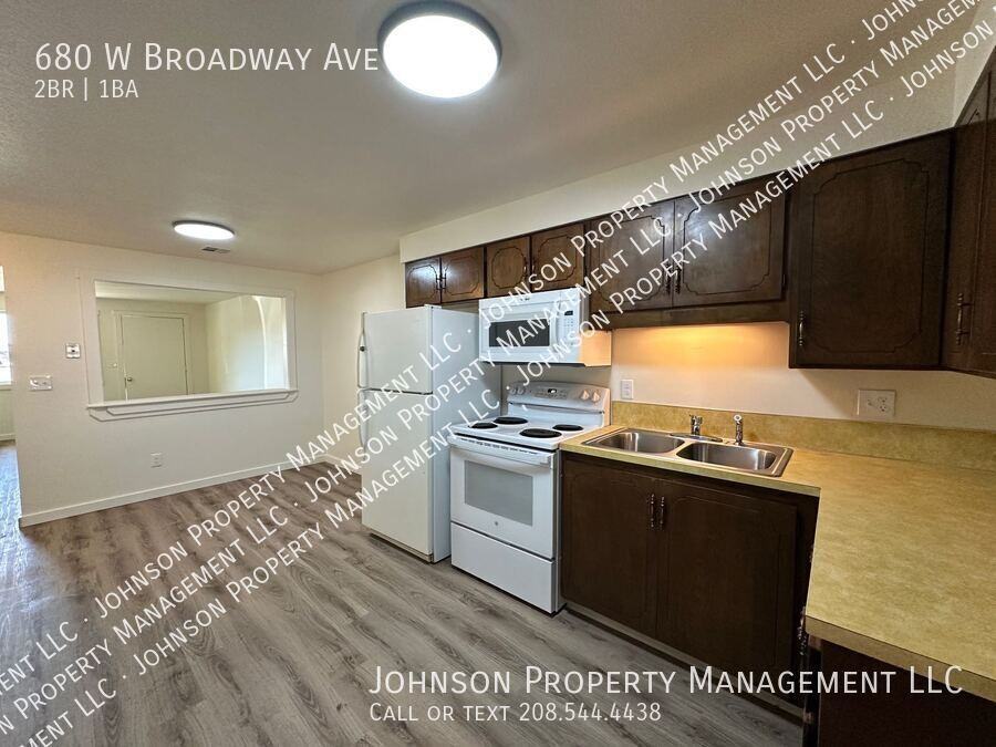 680 W Broadway Ave - Photo 2 of 10