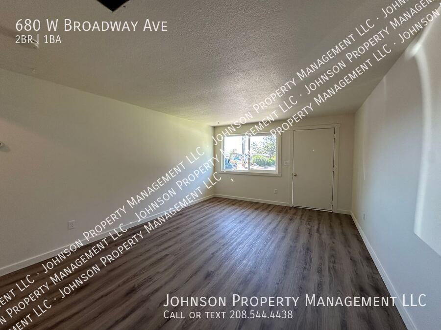 680 W Broadway Ave - Photo 3 of 10