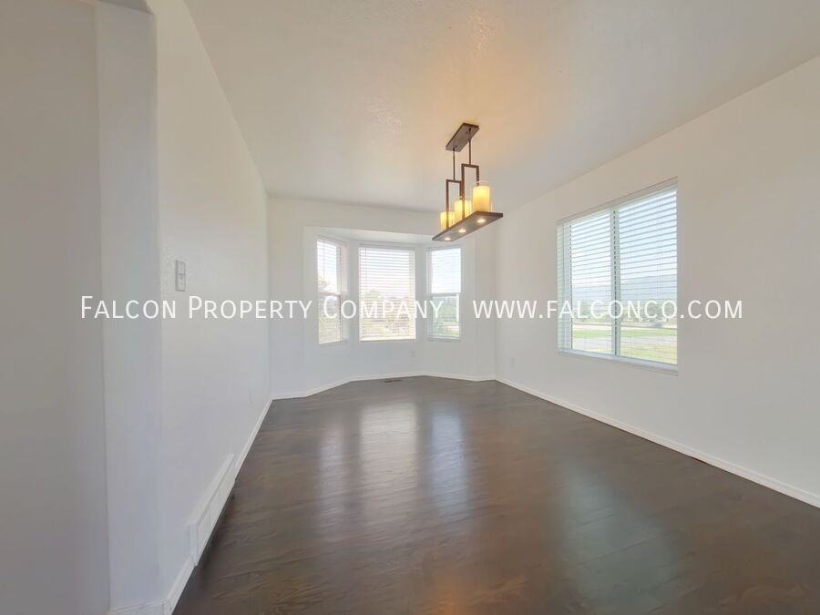 1111 Mount Estes Dr - Photo 3 of 28