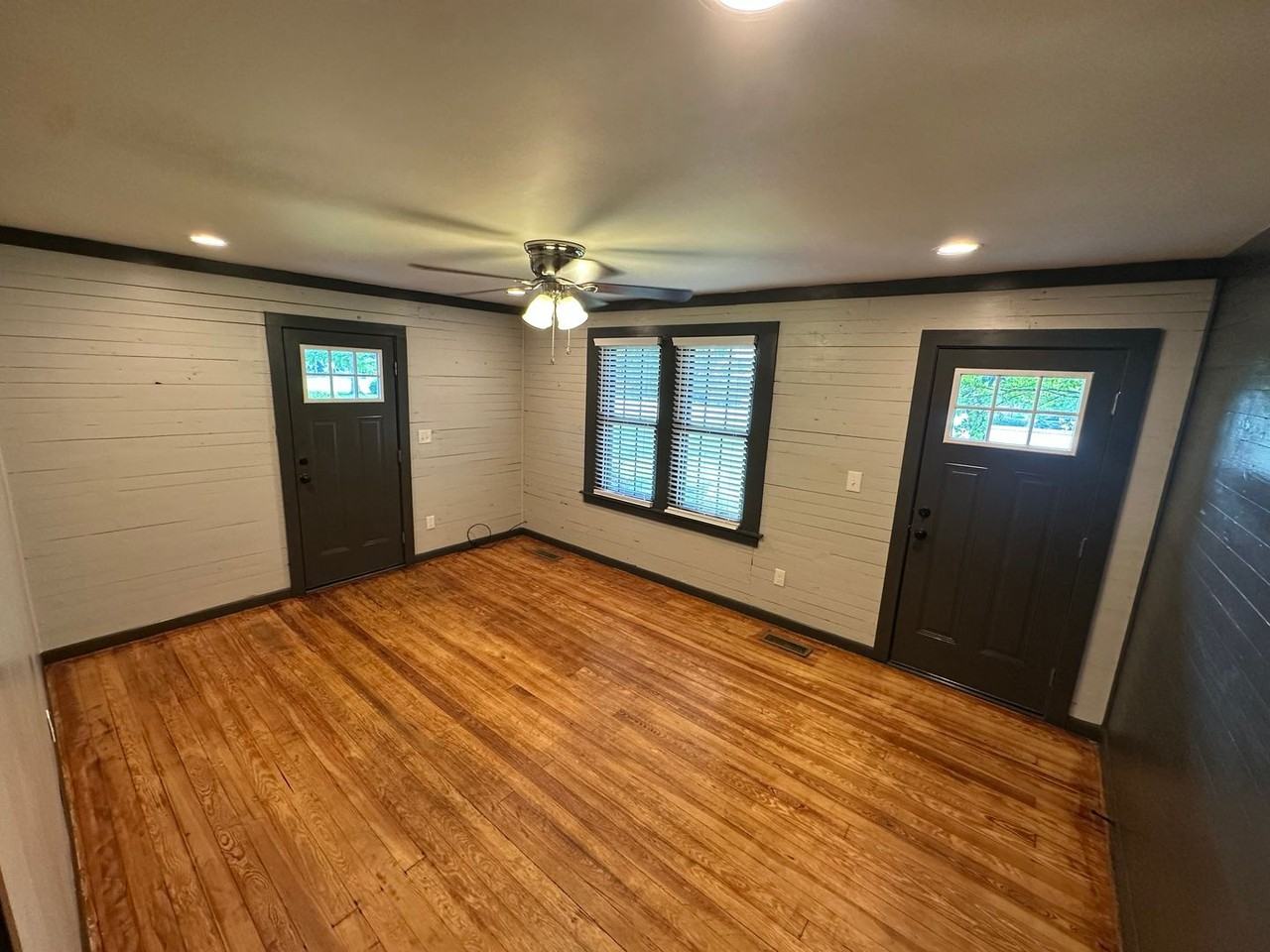 408 Spence Ln - Photo 5 of 20
