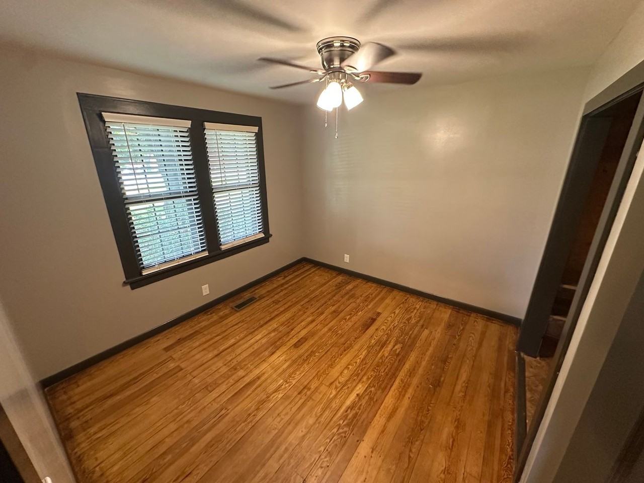 408 Spence Ln - Photo 7 of 20
