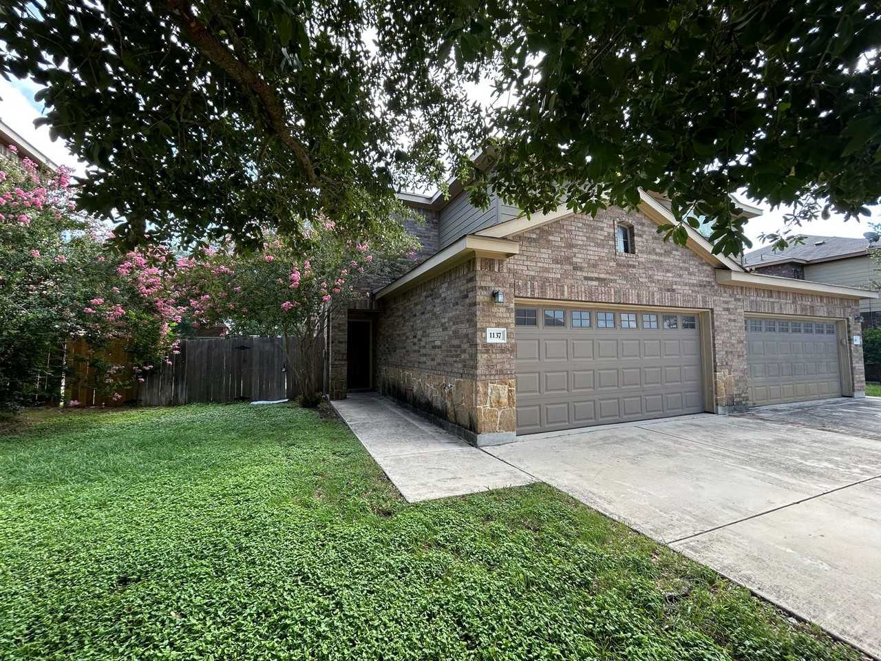 1137 Brown Rock Dr - Photo 2 of 32