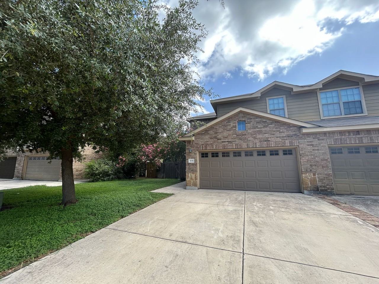 1137 Brown Rock Dr - Photo 3 of 32