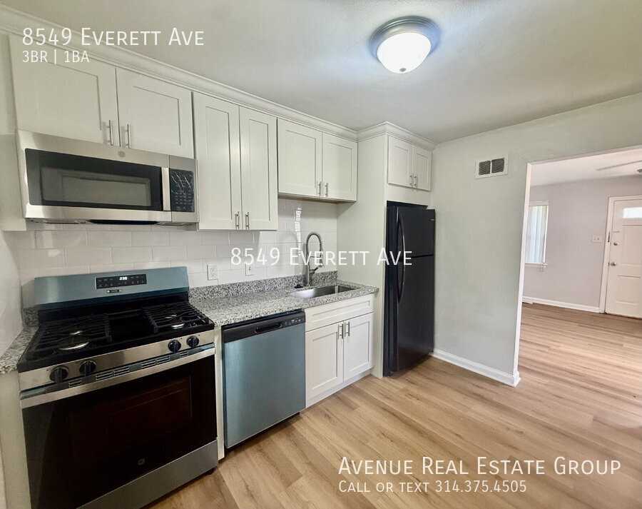 8549 Everett Ave - Photo 2 of 14