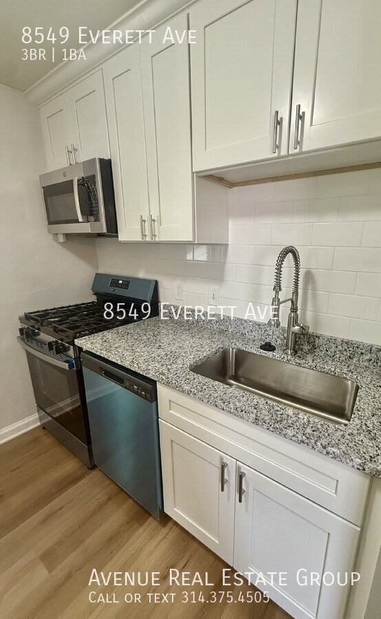 8549 Everett Ave - Photo 3 of 14