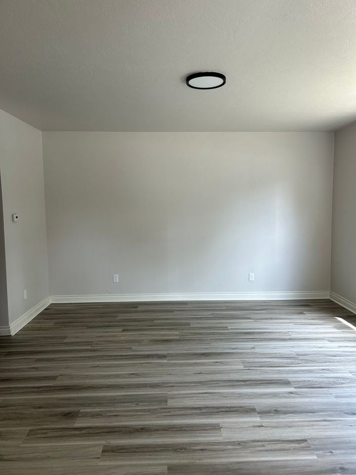 1325 Sw Western Blvd - Photo 2 of 11