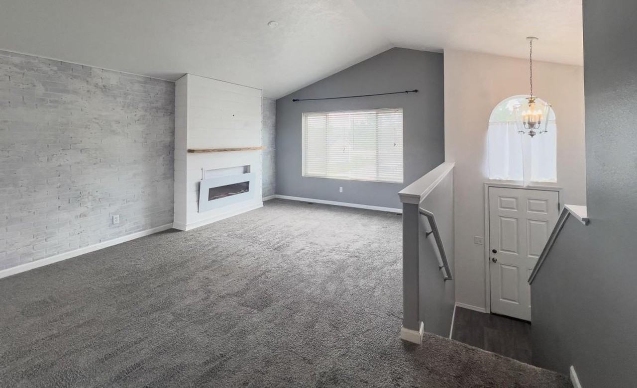 3318 Thistle Creek Ln - Photo 3 of 15