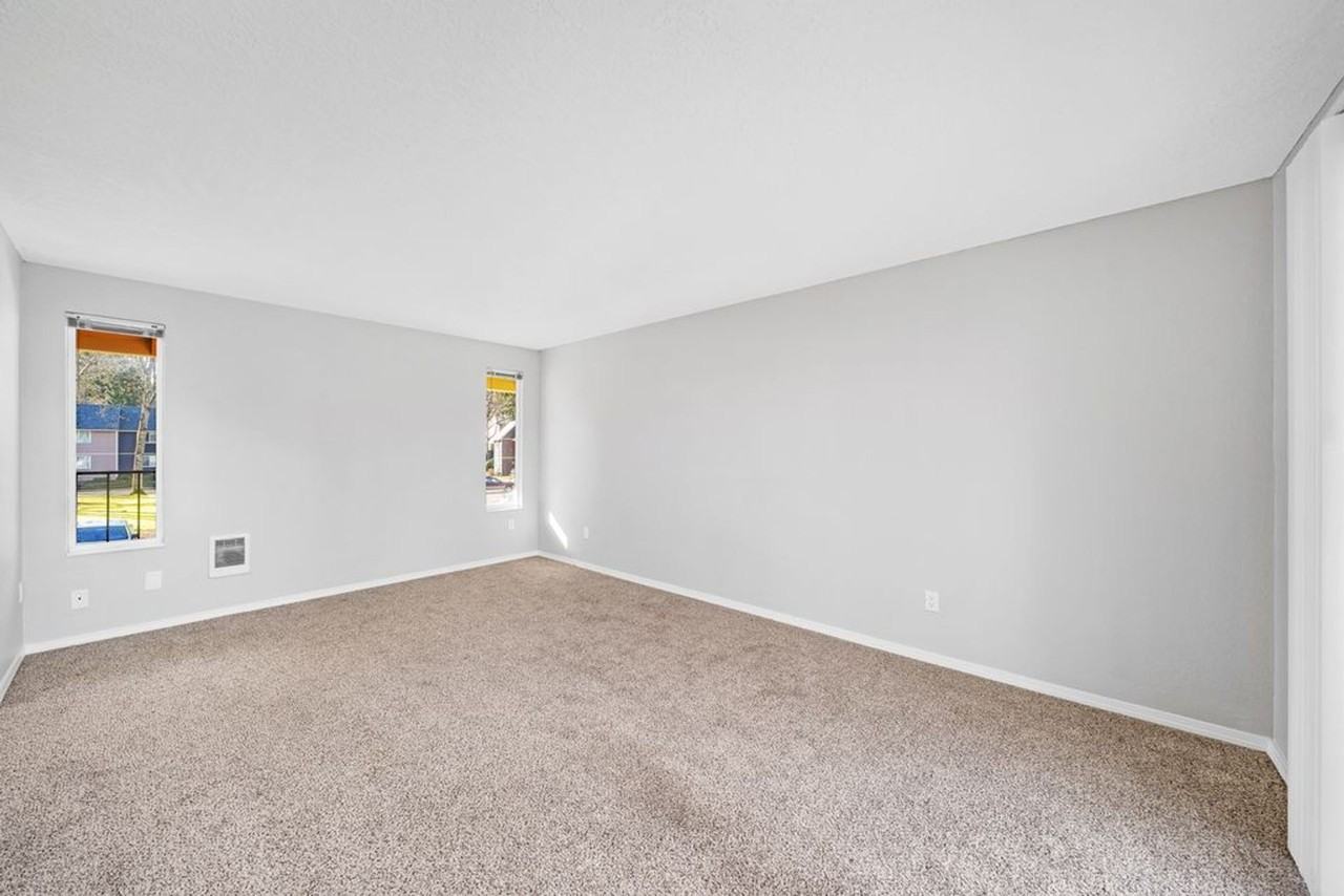 Carriage Estate - Photo 4 of 24