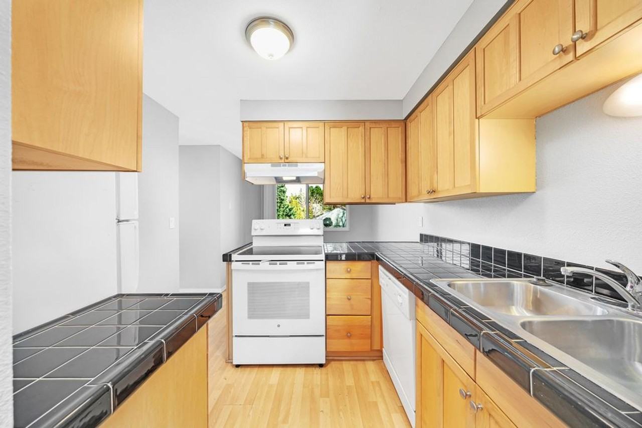 Carriage Estate - Photo 7 of 24