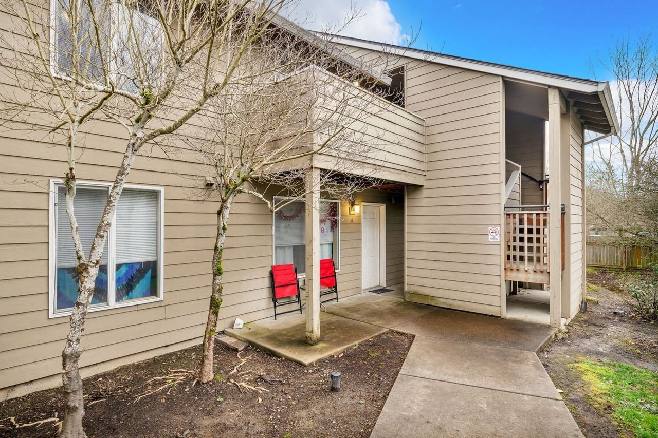 Allen Terrace - Photo 2 of 22