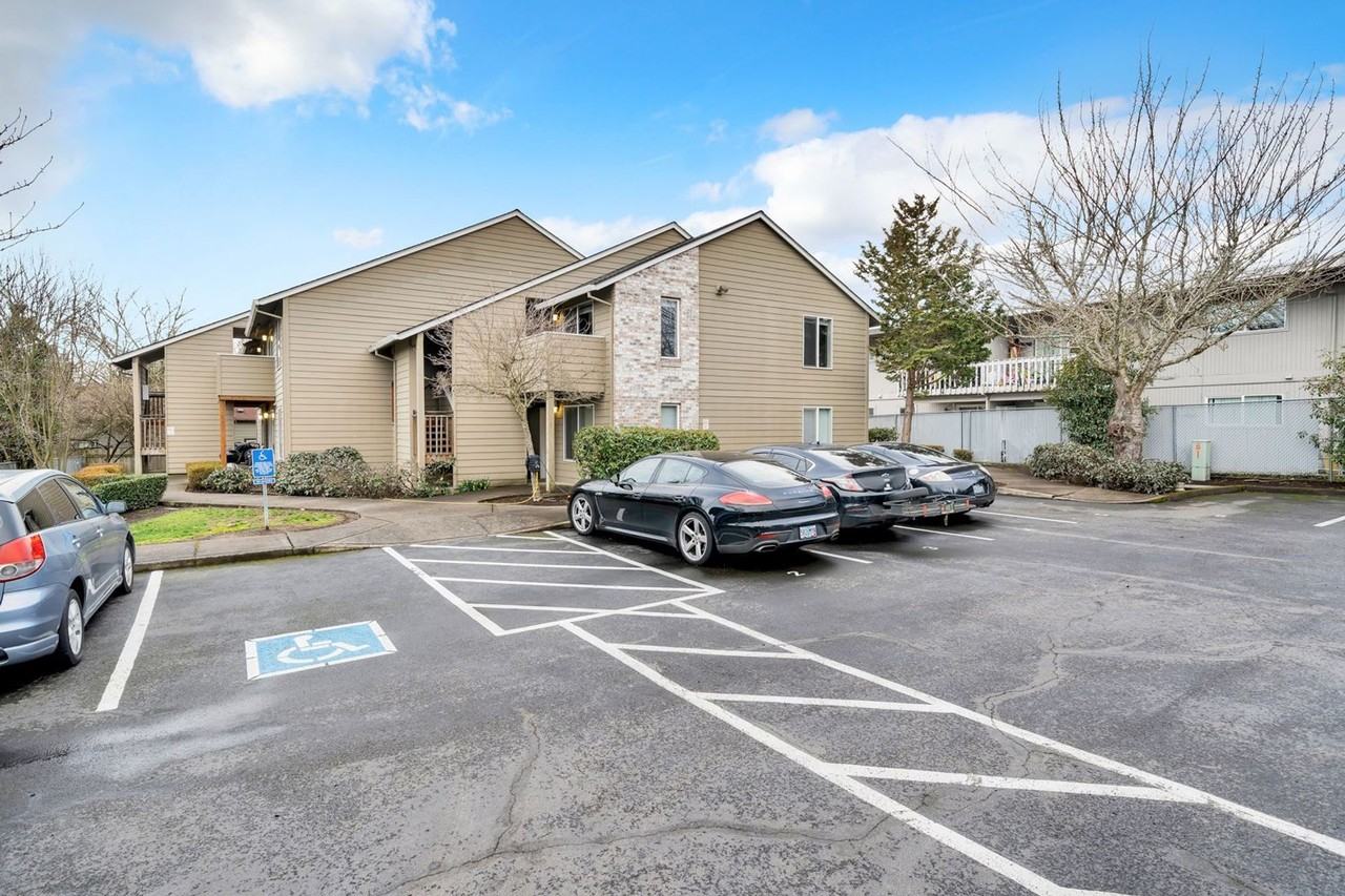 Allen Terrace - Photo 4 of 22